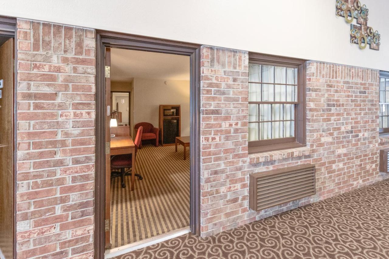 Eleven Boutique Hotel Llc 恩波里亚 外观 照片